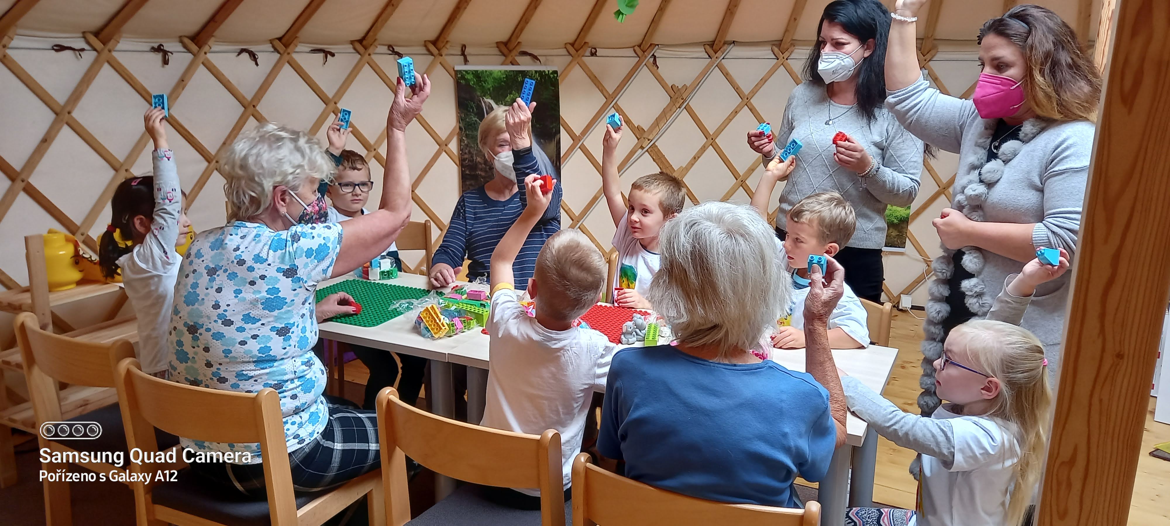 Projekt Senioři staví s dětmi